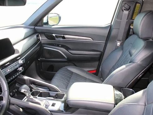 Used 2025 Kia Telluride SX X-Line AWD/4WD image 12