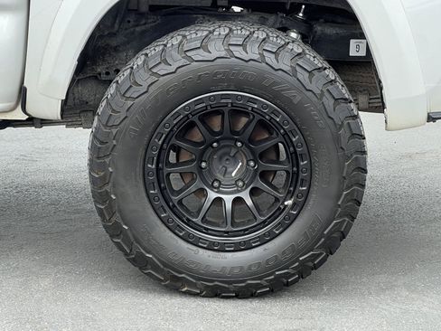 Used 2020 Toyota Tacoma SR5 w/ Technology Package AWD/4WD image 14