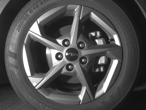 Used 2025 Kia K4 LXS image 13