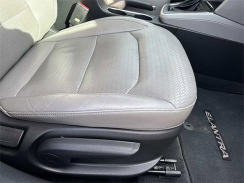 Used 2017 Hyundai Elantra Limited w/ Limited Ultimate Package 09 image 16