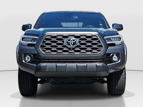 Used 2020 Toyota Tacoma TRD Off-Road w/ TRD Premium Off Road Package AWD/4WD image 2