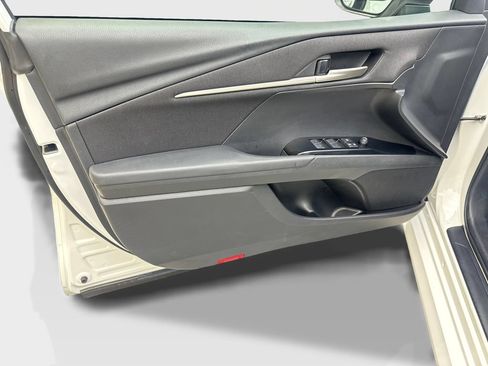 Used 2025 Toyota Camry LE FWD image 32