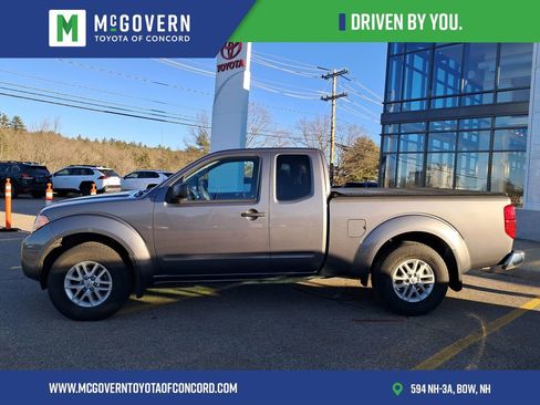 Used 2021 Nissan Frontier SV image 2