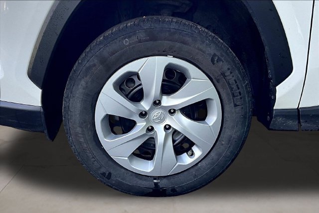 Used 2024 Toyota RAV4 LE AWD/4WD image 35