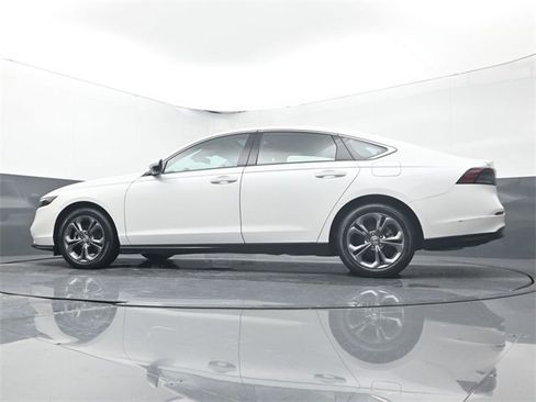 Used 2023 Honda Accord EX image 9
