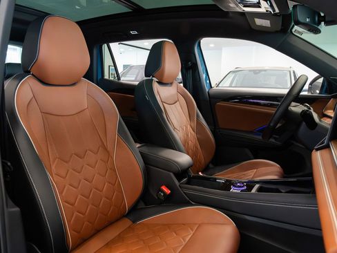 Used 2025 Volkswagen Tiguan SEL R-Line image 25