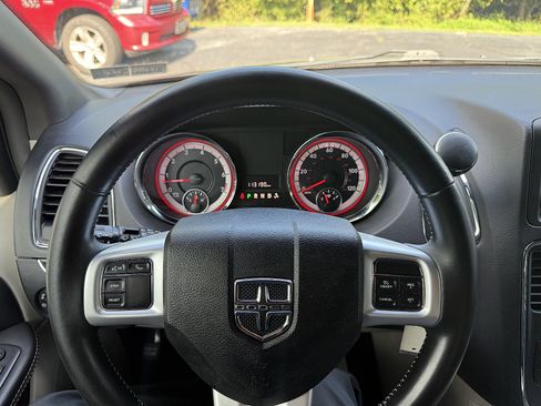 Used 2018 Dodge Grand Caravan SXT FWD image 19