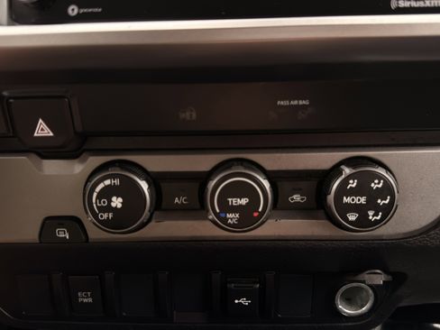 Used 2022 Toyota Tacoma SR5 RWD image 47