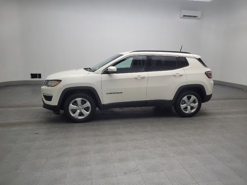 Used 2018 Jeep Compass Latitude image 2