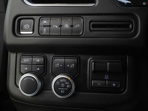 Used 2021 GMC Yukon XL SLT w/ SLT Luxury Plus Package image 29