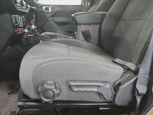 Used 2025 Jeep Wrangler Unlimited Sport AWD/4WD image 21