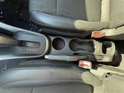 Certified 2022 Chevrolet Trax LT w/ LT Convenience Package image 23