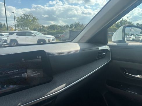 Used 2025 Nissan Kicks SV image 33