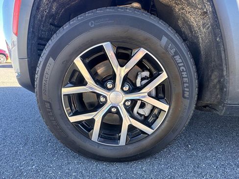 Used 2023 Jeep Grand Cherokee L Limited image 37