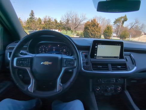Used 2022 Chevrolet Suburban LT AWD/4WD image 16