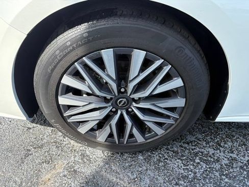 Used 2023 Nissan Altima 2.5 SV FWD image 3