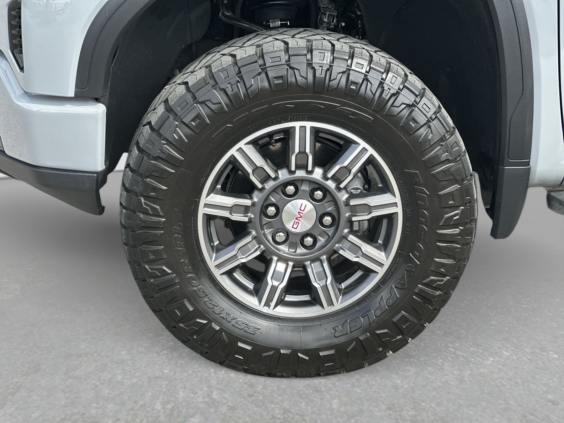 Used 2024 GMC Sierra 1500 AT4 w/ Technology Package AWD/4WD image 32