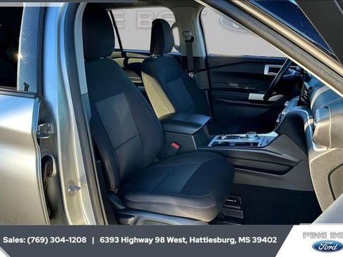 Used 2023 Ford Explorer XLT image 6