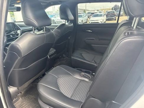 Used 2021 Toyota Highlander XSE AWD/4WD image 13