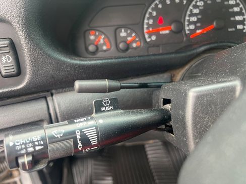 Used 1995 Chevrolet Camaro LT RWD image 18