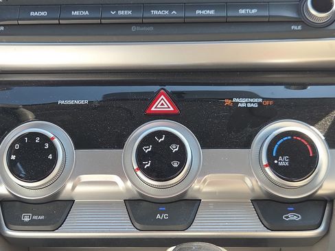 Used 2019 Hyundai Elantra SE image 26