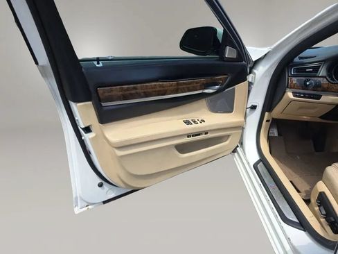 Used 2015 BMW 750Li RWD image 42