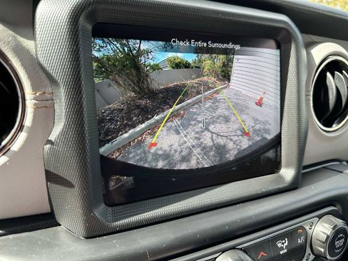 Used 2022 Jeep Wrangler Unlimited Sahara image 22