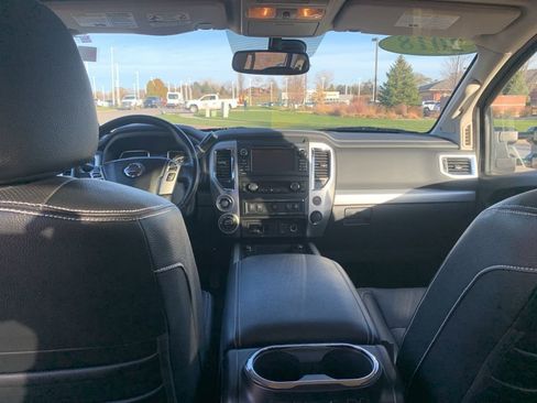 Used 2018 Nissan Titan PRO-4X image 15