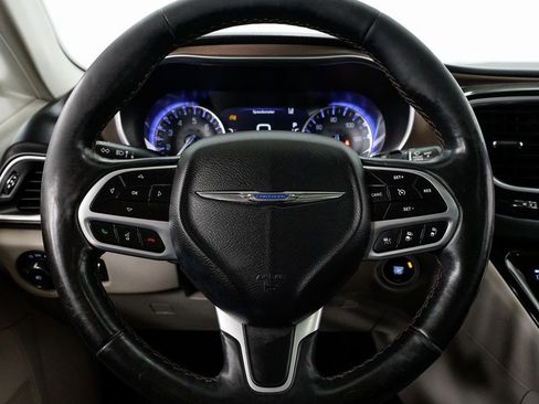 Used 2019 Chrysler Pacifica Touring-L Plus w/ Advanced Safetytec Group image 12