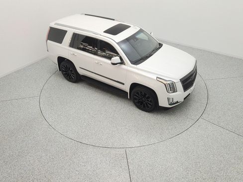 Used 2017 Cadillac Escalade Luxury RWD image 12