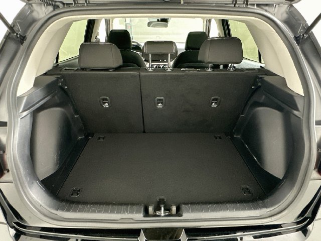 Used 2025 Hyundai Venue SEL FWD image 23