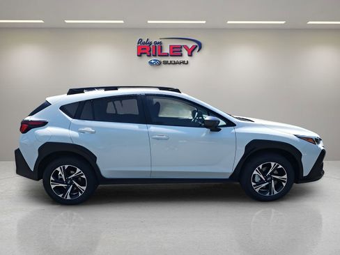 Used 2025 Subaru Crosstrek 2.0i Premium image 6