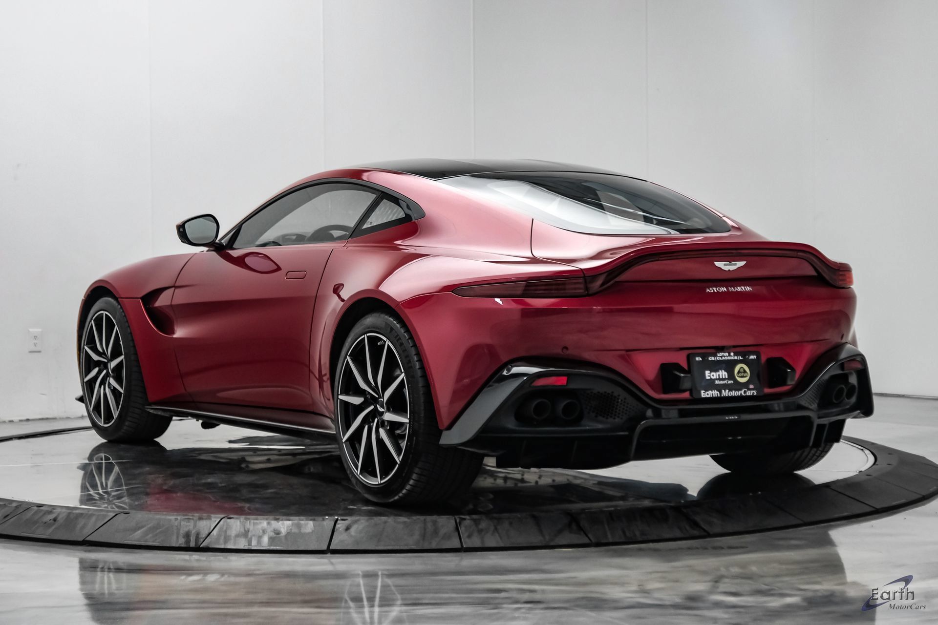Used 2019 Aston Martin V8 Vantage Coupe RWD image 13