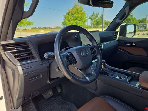 Used 2024 Lexus GX 550 w/ Accessory Package (31) AWD/4WD image 2