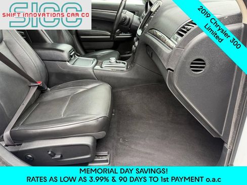 Used 2019 Chrysler 300 Limited RWD image 13