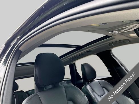 Used 2018 Volvo XC60 T5 Momentum w/ Vision Package AWD/4WD image 20