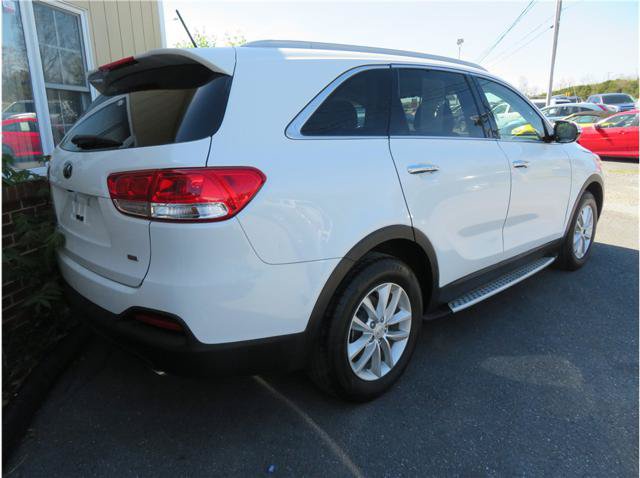 Used 2017 Kia Sorento FWD image 2