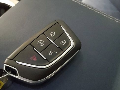 New 2026 Cadillac Vistiq Premium Luxury w/ LPO, Floor Liner Package image 25