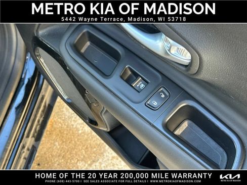 Used 2017 Jeep Renegade Altitude AWD/4WD image 37