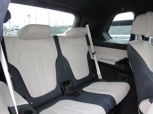 Used 2022 BMW X7 M50i w/ Dynamic Handling Package image 25