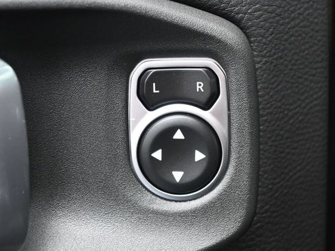 Used 2026 Jeep Wrangler Unlimited Sahara w/ Safety Group AWD/4WD image 13