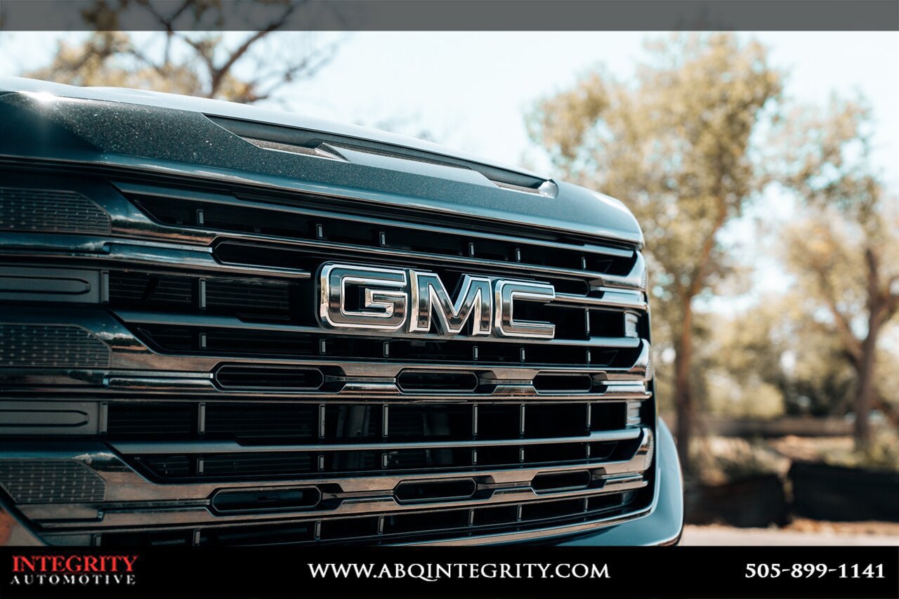 Used 2024 GMC Sierra 1500 Elevation w/ LPO, Elevation Black Package AWD/4WD image 10