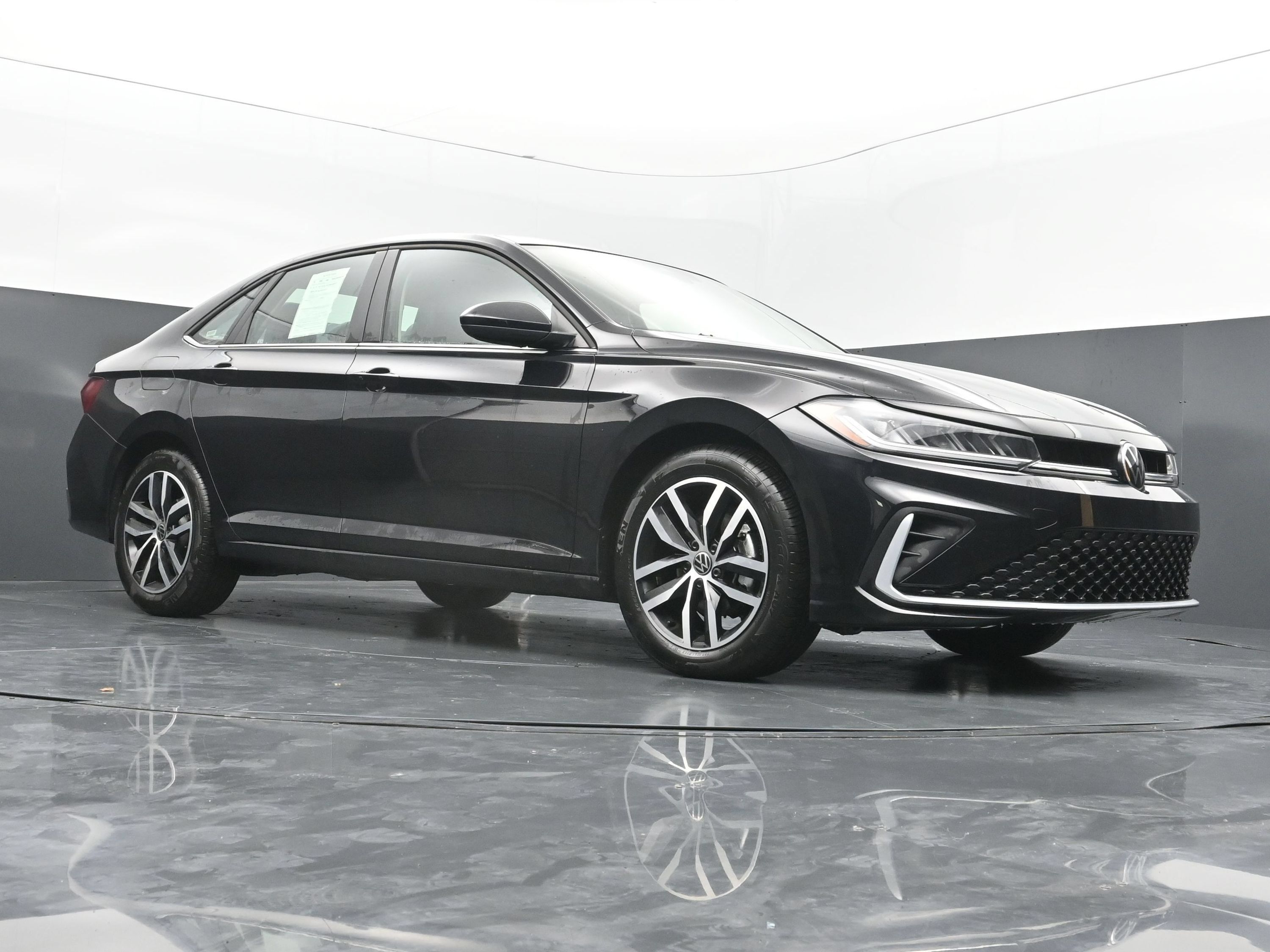 Used 2026 Volkswagen Jetta SE FWD image 40