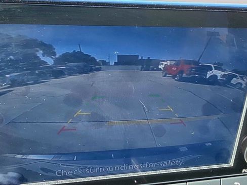 Used 2022 Nissan Rogue SV w/ SV Premium Package image 11