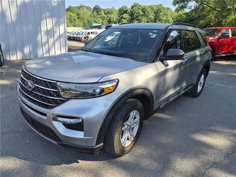 Used 2022 Ford Explorer XLT w/ Equipment Group 202A AWD/4WD image 14