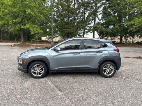 Used 2021 Hyundai Kona SE w/ Cargo Package FWD image 2