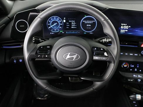 Certified 2025 Hyundai Elantra SEL image 8