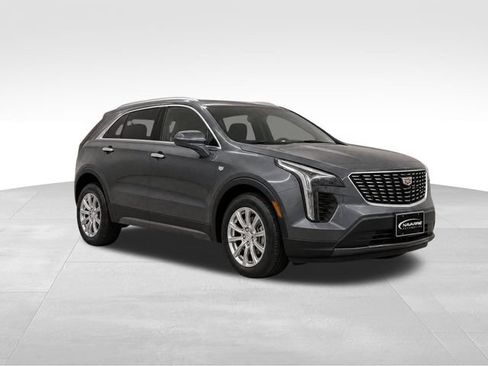 Used 2021 Cadillac XT4 Luxury w/ Cold Weather Package FWD image 9