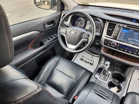 Used 2016 Toyota Highlander XLE image 15