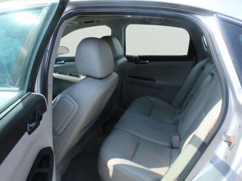 Used 2011 Chevrolet Impala LTZ image 7